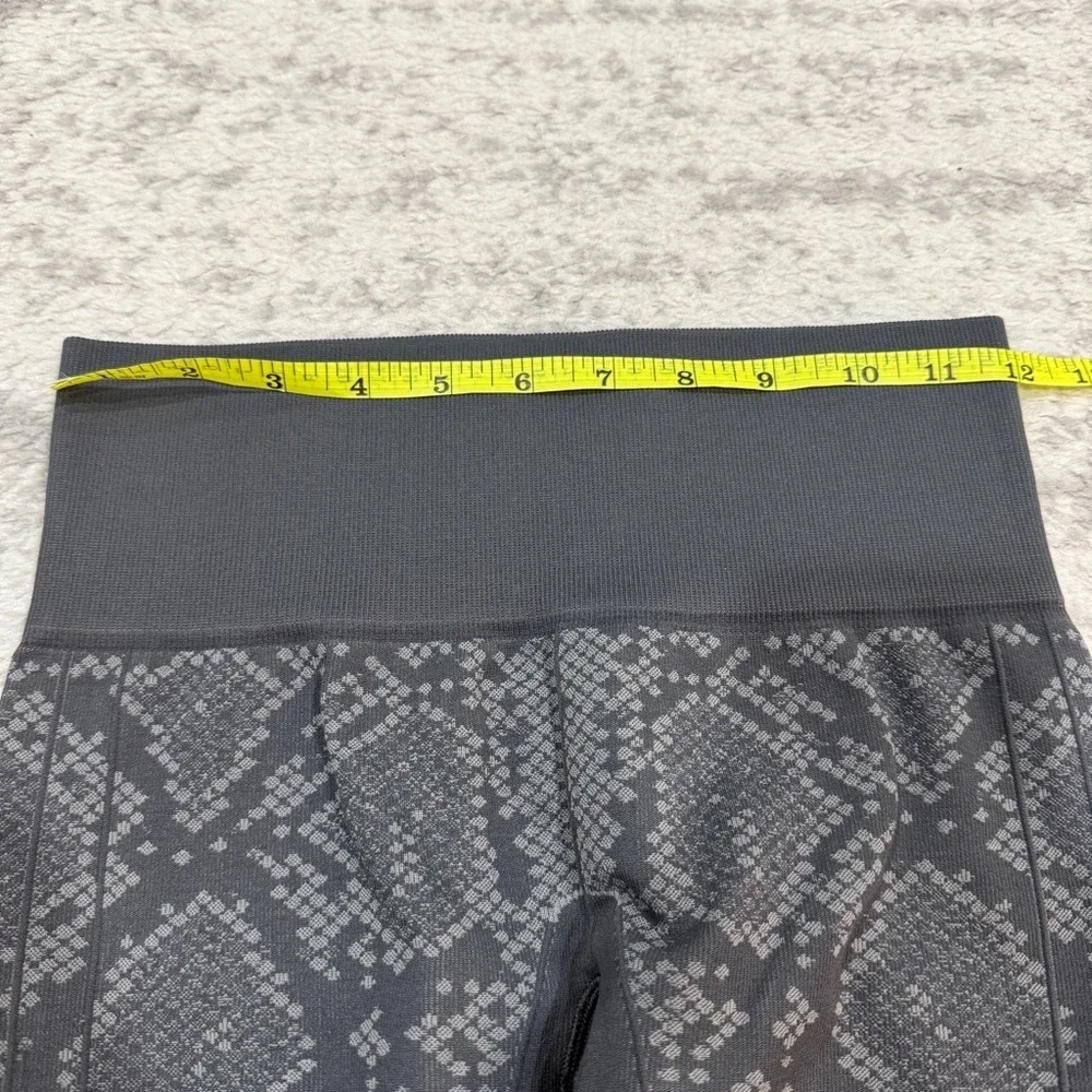 Lululemon Grey In The Flow Crop II